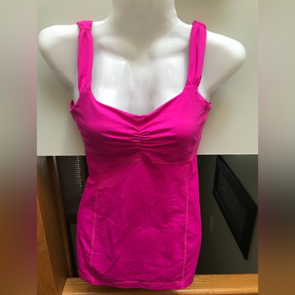 Lululemon tank - Picture 1 of 5